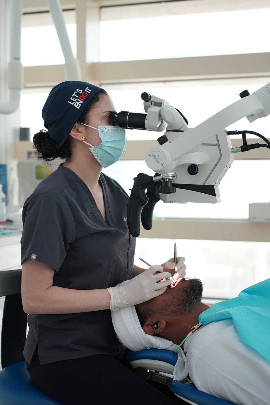 Dr. Sandra Chakar au travail